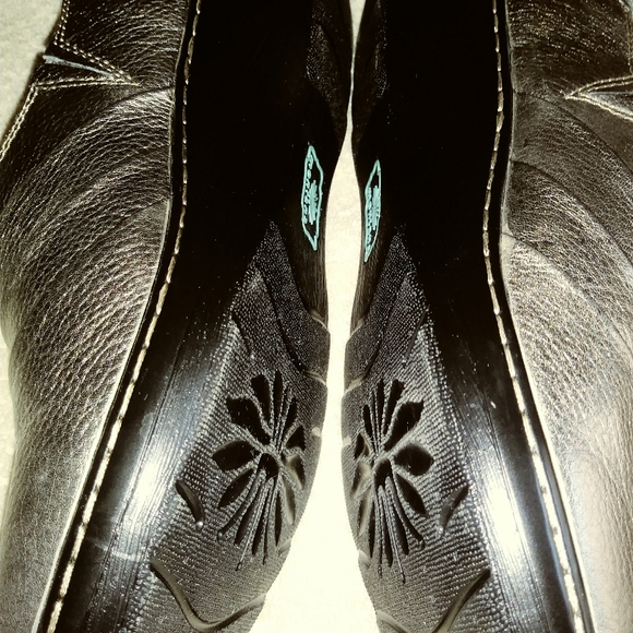 Shoes - Picture 3 of 5